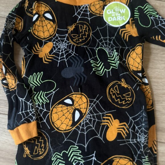 CUTE size 2T HALLOWEEN SPIDERMAN glow in the dark two piece PAJAMAS new - Picture 2 of 2